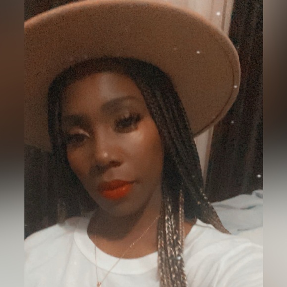 BRITNEYBEE IS LIVE!!!!! - Picture 3 of 6